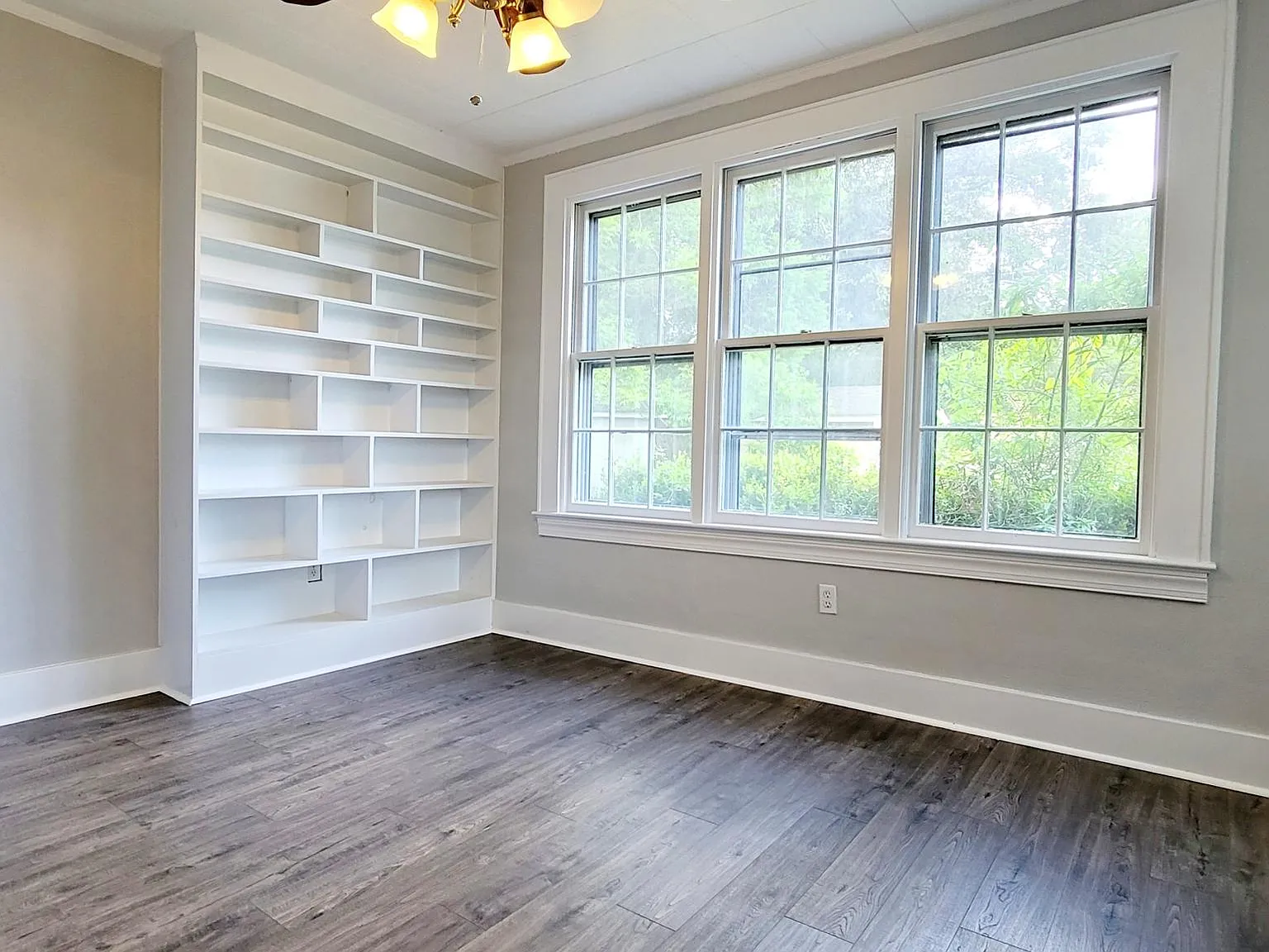 4 bed, 2487 sqft, $2,300 — Photo 4