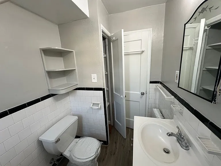 1000 Otis St NE — Photo 3