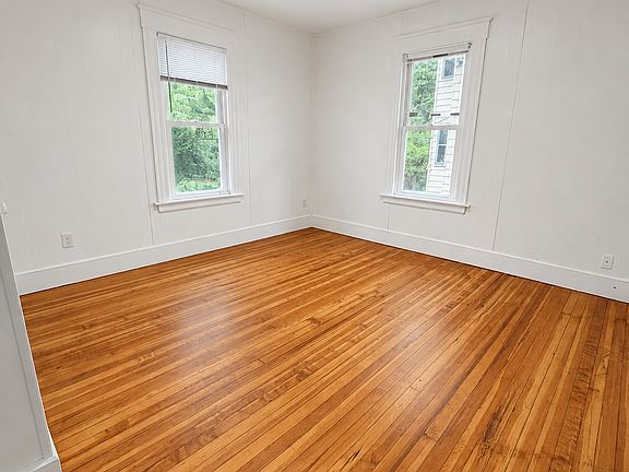 3rd image of 18 Buell St APT 3