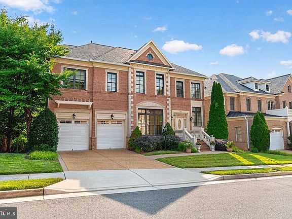 3rd image of 8421 Falcone Pointe Way