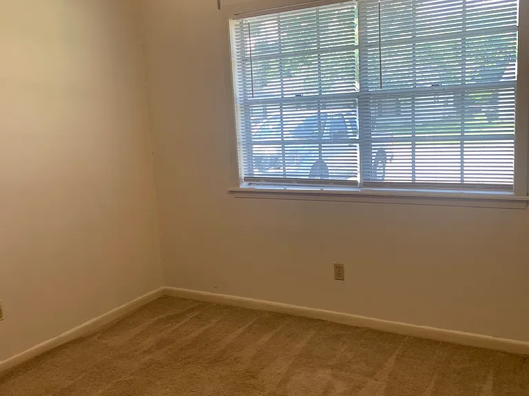1430 Hillside Dr — Photo 6