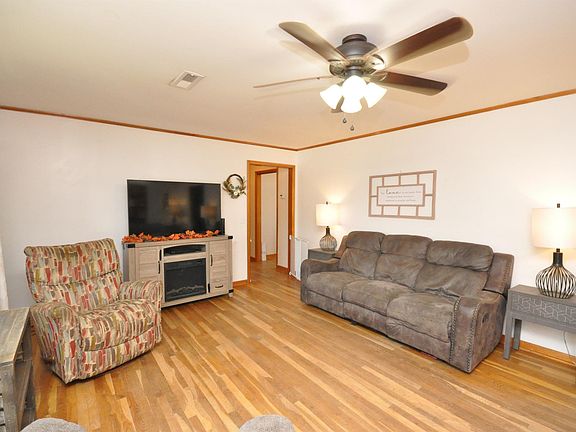 5th image of 329 N Walker St