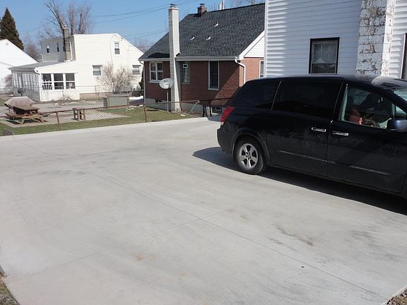 2nd image of 174 Evans St