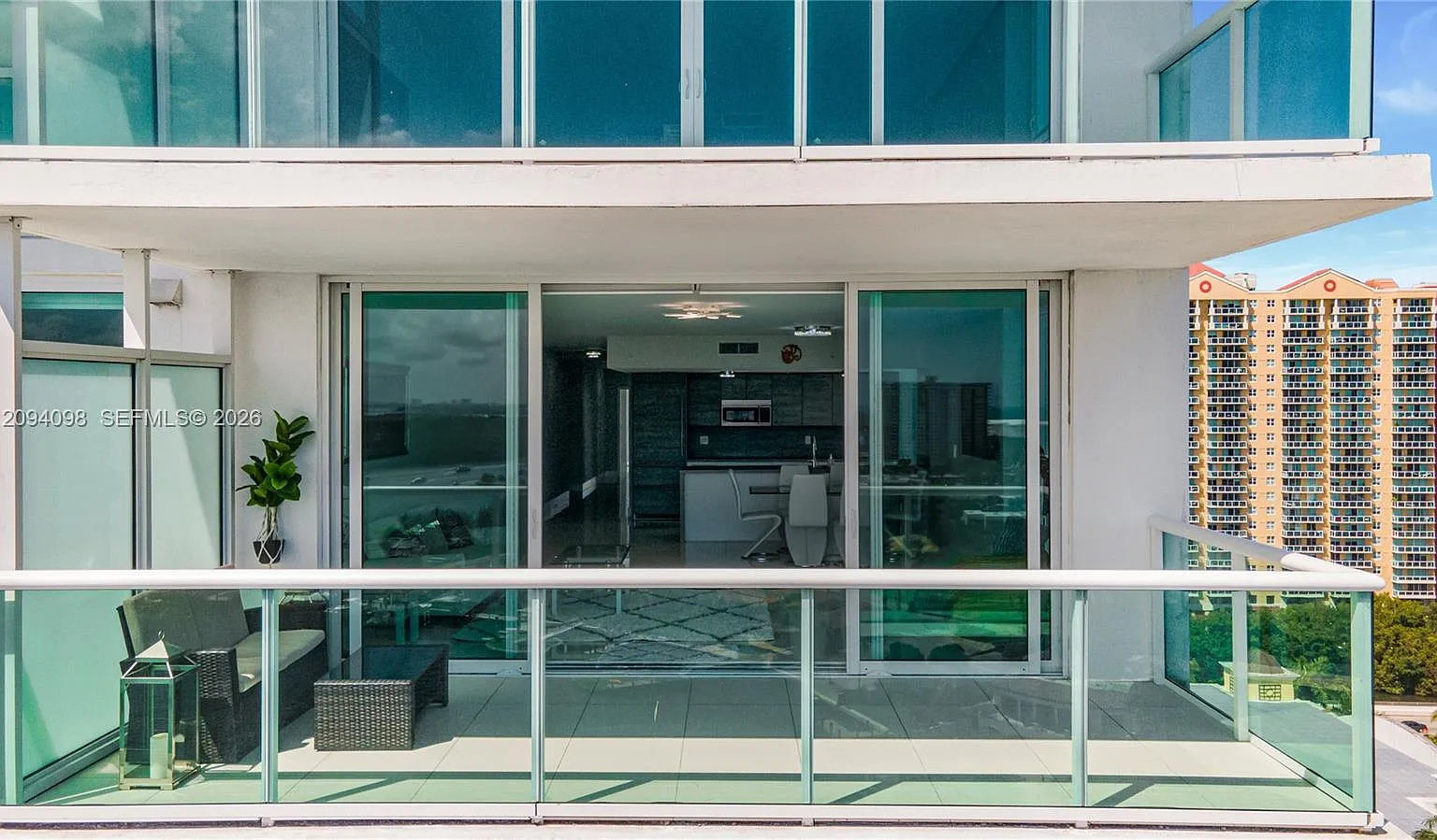400 Sunny Isles Condo Eas — Photo 2