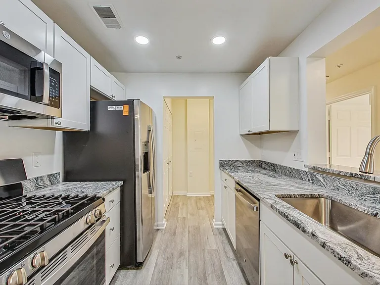 15300 Diamond Cove Ter #4 — Photo 2