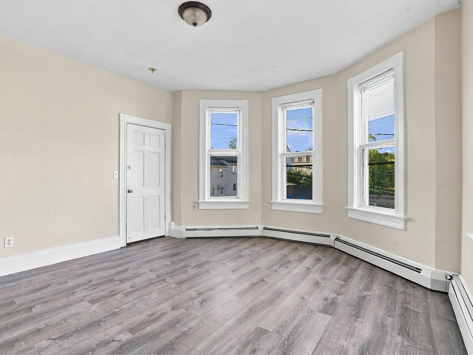 2 bed, 900 sqft, $1,800 — Photo 4