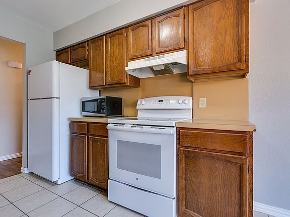 3rd image of 1653 Idaho Ave