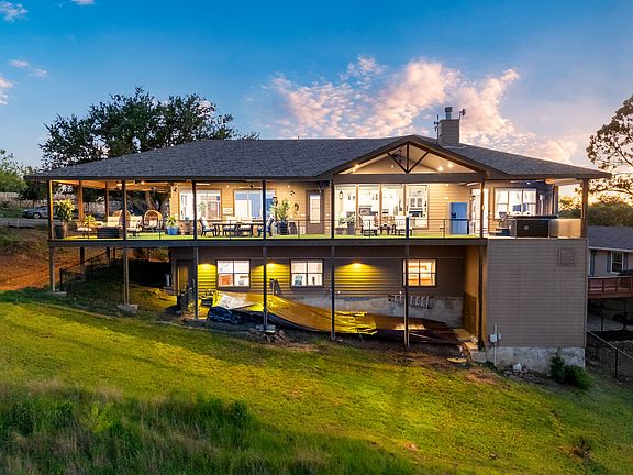 3rd image of 618 Mountain Dr