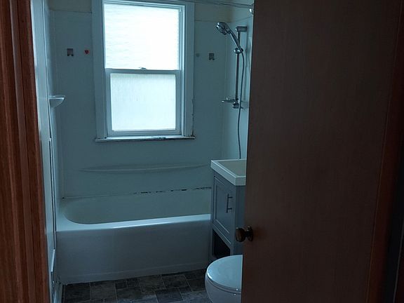 2nd image of 607 Indiana St