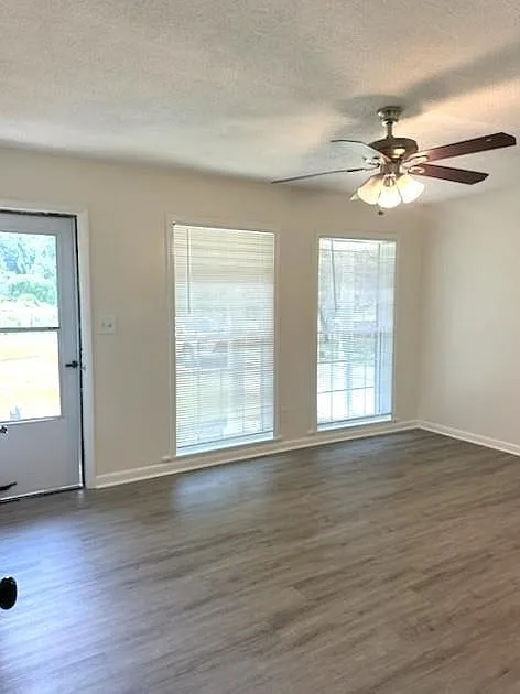 3 bed, 1.5 bath, 1575 sqft, $1,750 — Photo 3