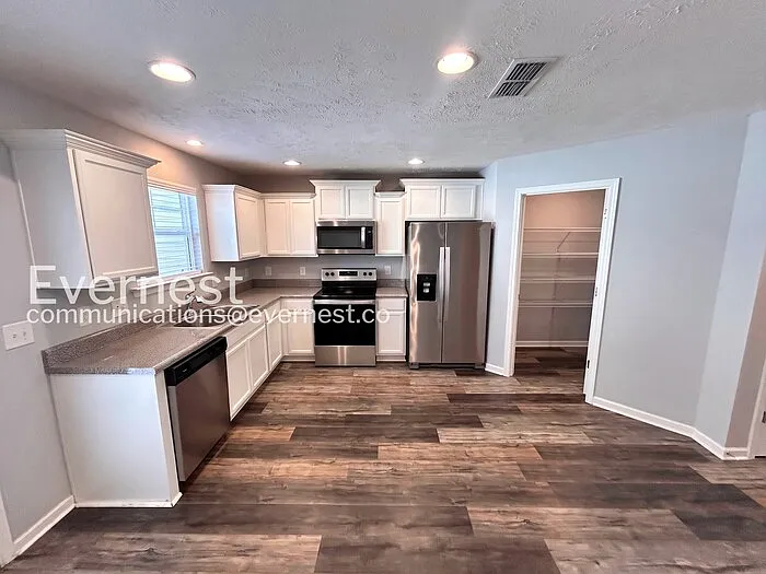 2 bed, 2.5 bath, 1128 sqft, $1,625 — Photo 4