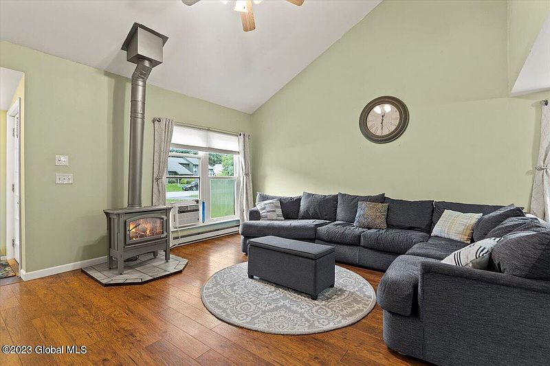 5th image of 137 Arrow Wood Place