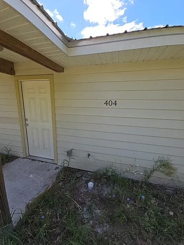 404 SW 5th St Photo 1