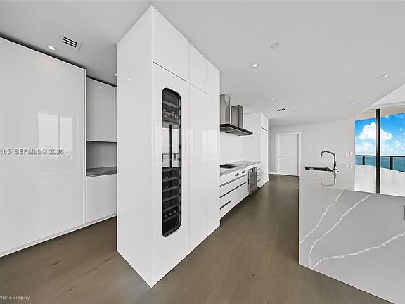 5th image of 500 Alton Rd #4401