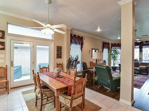 4th image of 3228 Village Oak Dr