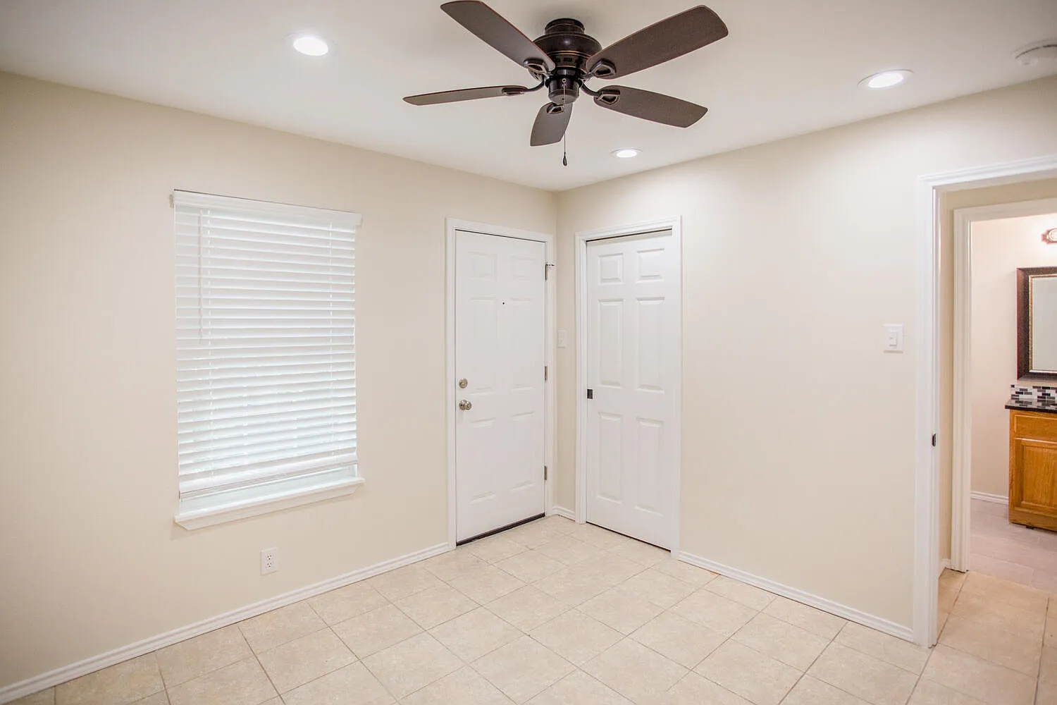 1231 North LBJ Drive - Unit 9 — Photo 2