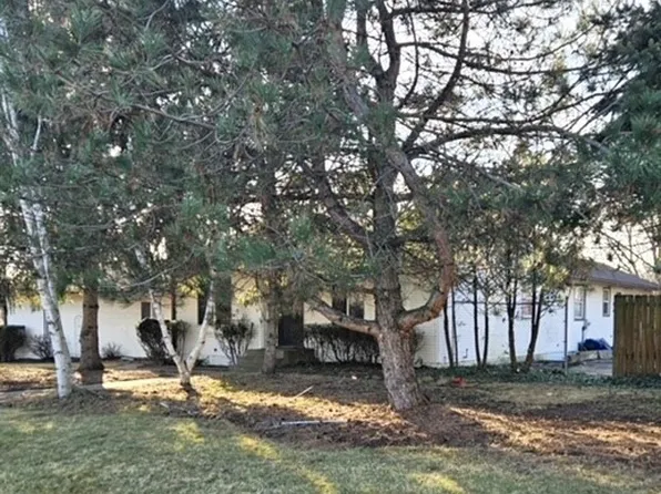 1319 Monroe St, Lake In The Hills, IL 60156