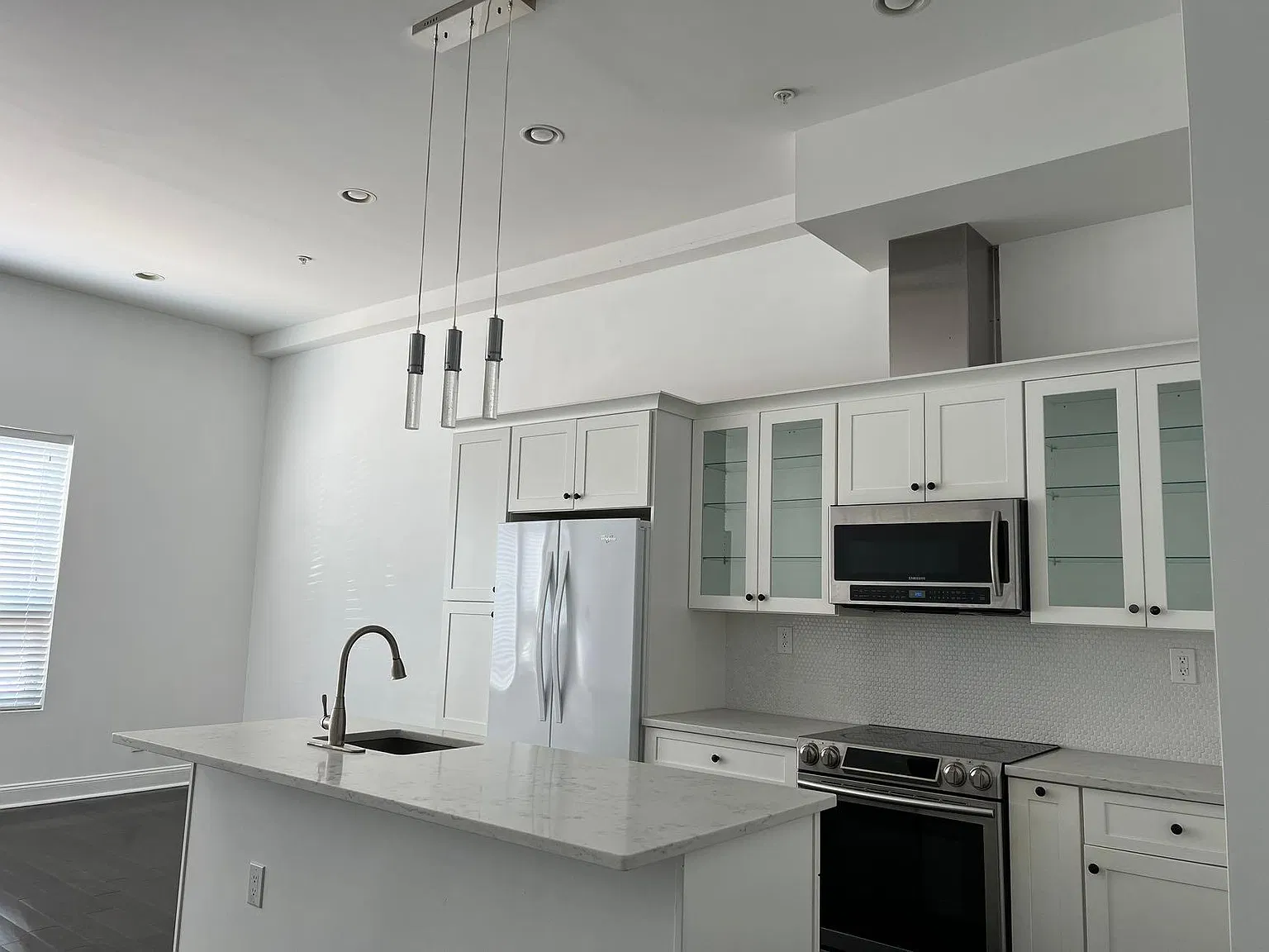 3 bed, 1800 sqft, $2,200 — Photo 2