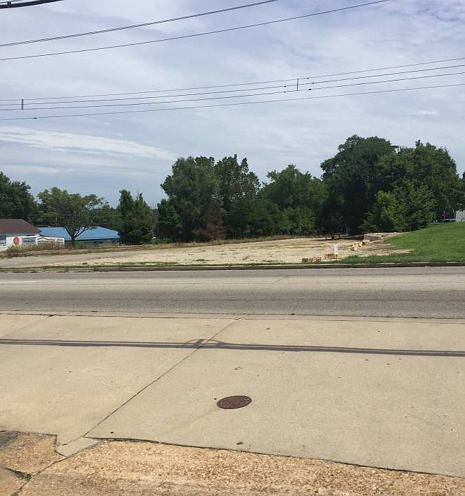 1st image of 16 20 E Main St