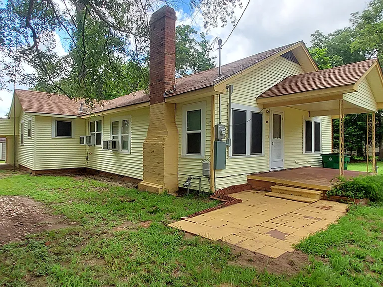 310 Sycamore St — Photo 1