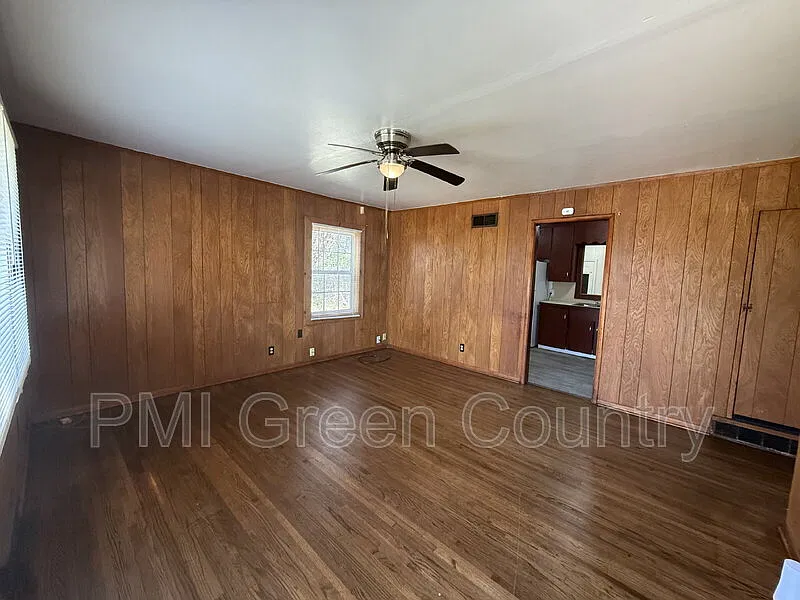4 bed, 1.5 bath, $1,020 — Photo 2