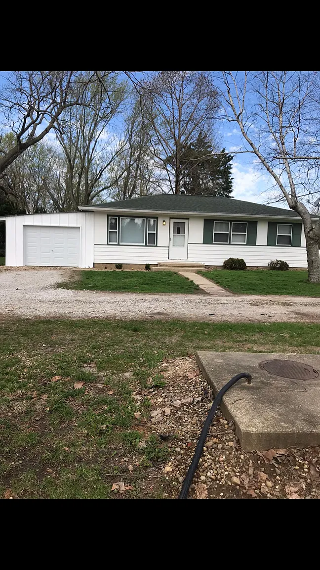 1106 W Oak St photo 1
