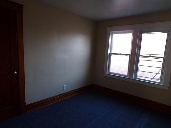 3rd image of 423 18th St #3