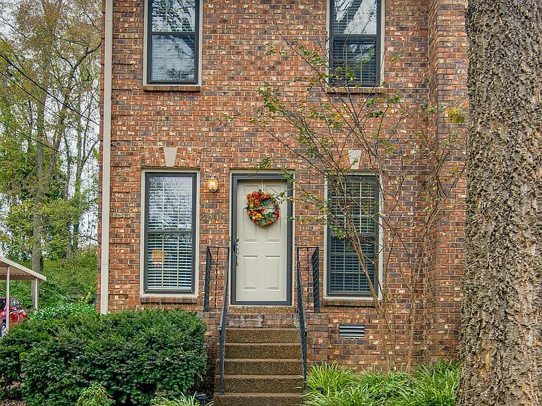 2306 Sharondale Dr — Photo 4