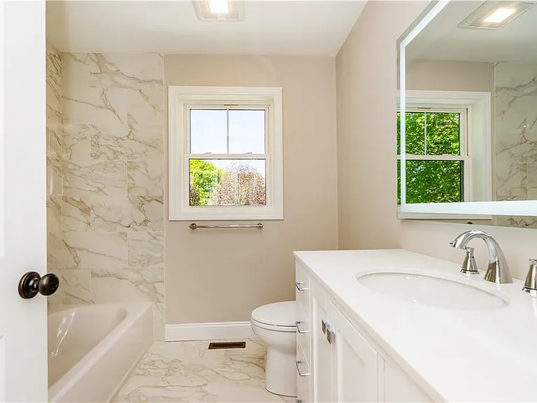 81 Cadora Ave — Photo 16