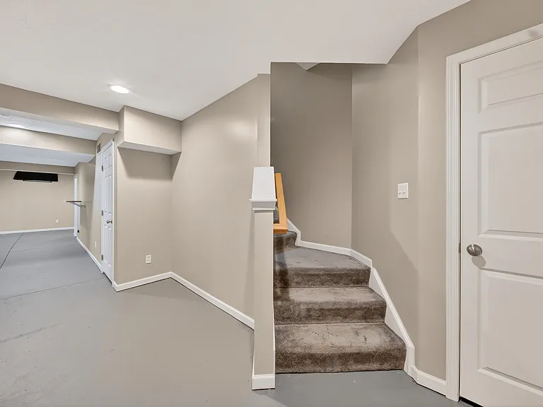 109 Clay Ct — Photo 15