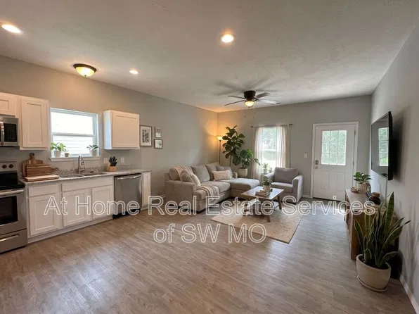 1080 S Mission Ave, Bolivar, MO 65613