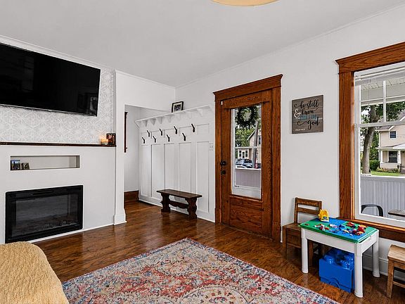 5th image of 628 Ellery Ave