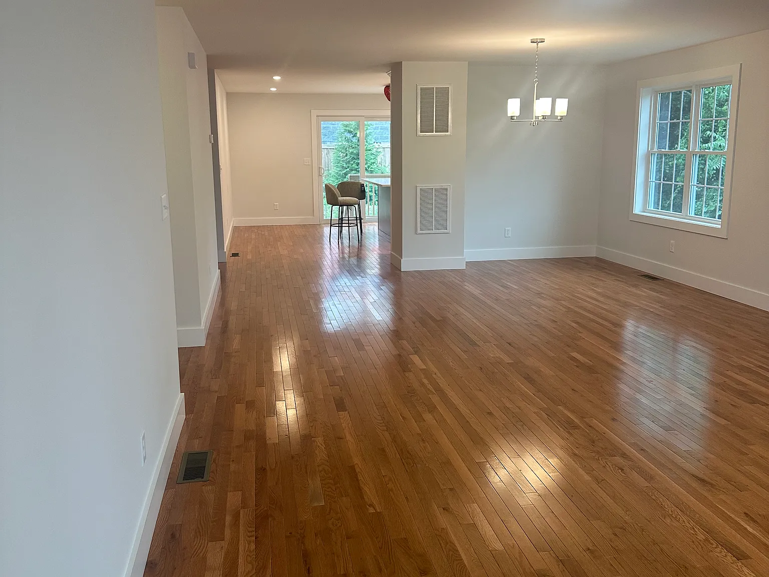3 bed, 1200 sqft, $4,500 — Photo 4