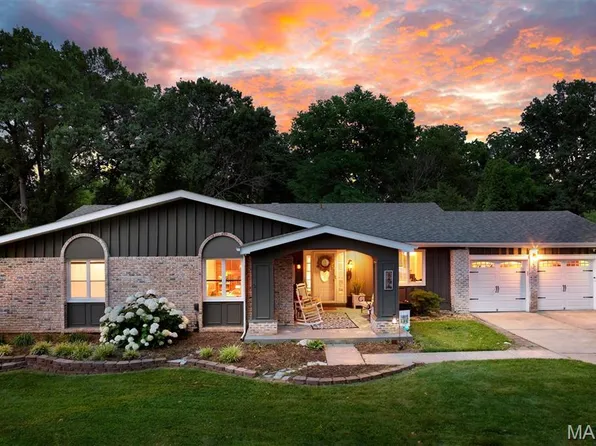806 Hollyridge Dr, Ballwin, MO 63011