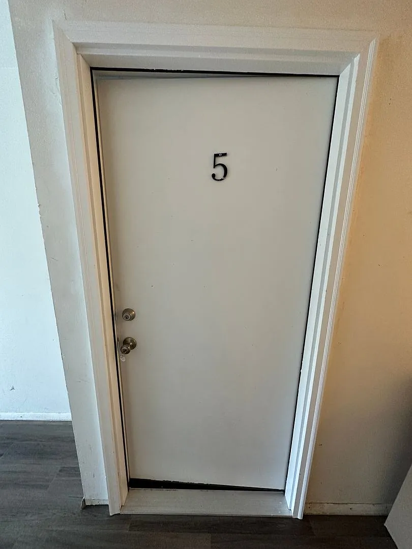 Move in ready 1 bedroom/1 bath in Edgewater! 2nd floor Unit! — Photo 3