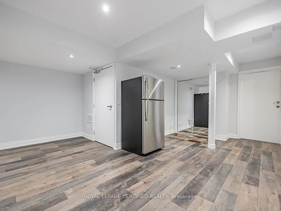 72 Little Britain Cres #BSMT