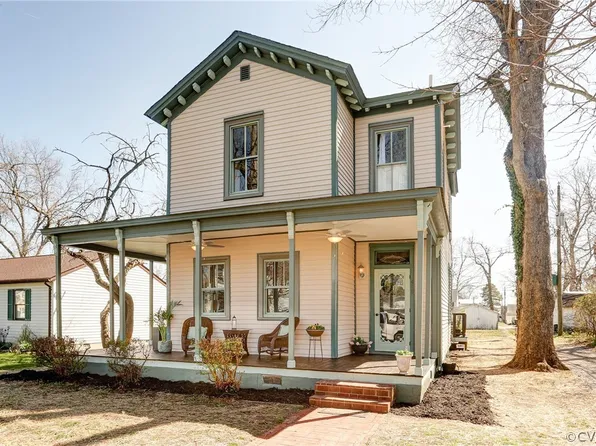 418 4th St, West Point, VA 23181