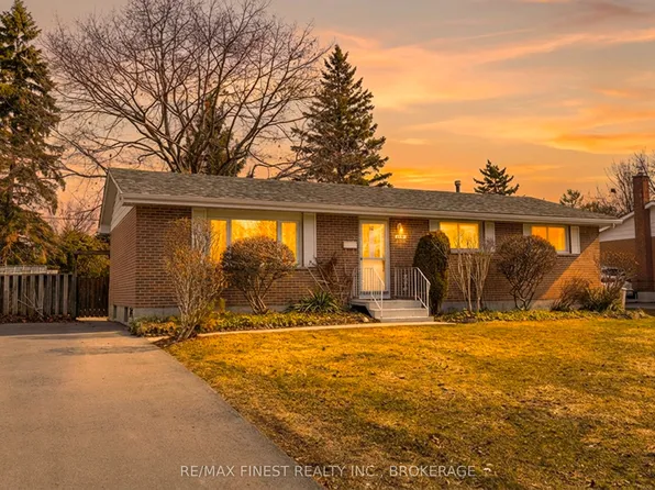 1076 Lincoln Dr, Kingston, ON K7M 4Z4