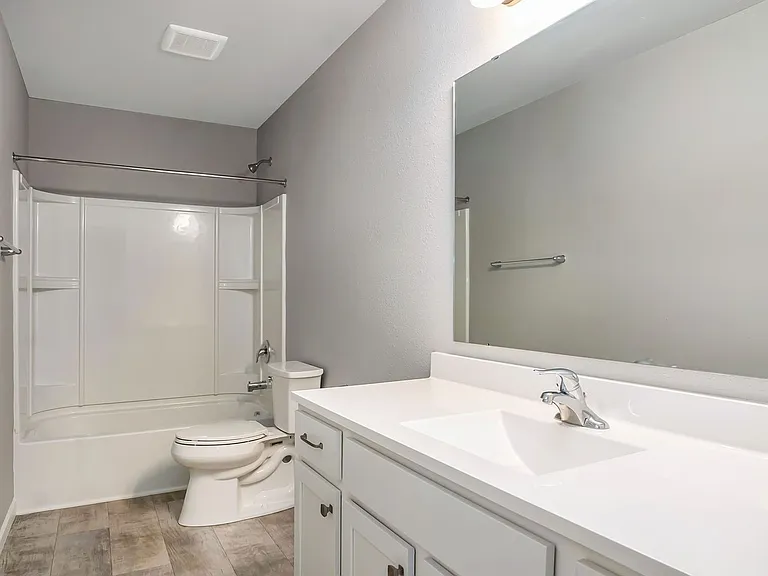 1597 Carolyn Dr — Photo 3