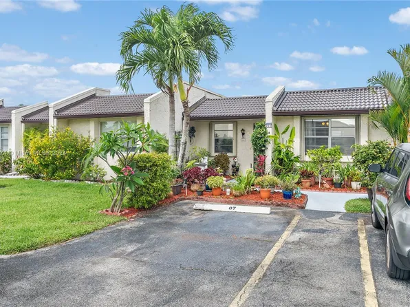 258 Lake Constance Dr, West Palm Beach, FL 33411