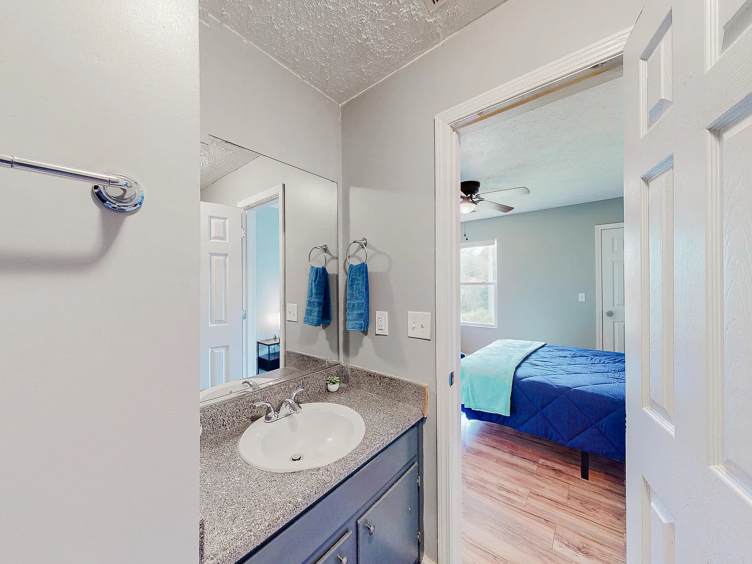 3 bed, 2.0 bath, 1045 sqft, $1,018 — Photo 3