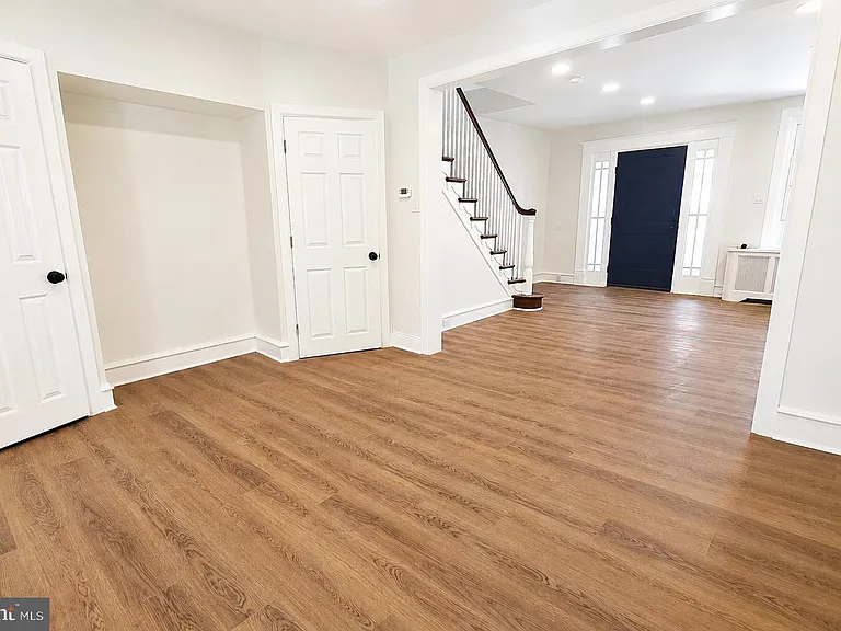 162 W Godfrey Ave — Photo 4