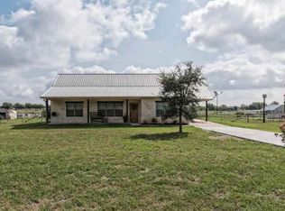 556 Camp Rd, Mc Gregor, TX 76657