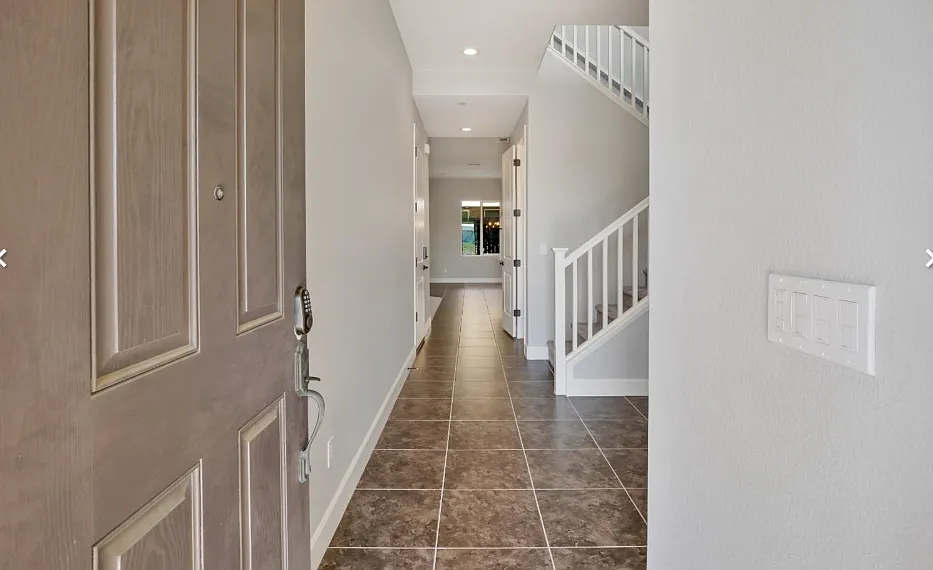 4 bed, 2478 sqft, $3,200 — Photo 3