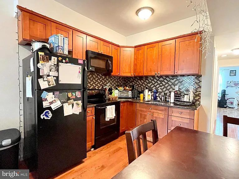 1131 Green St #2 — Photo 10