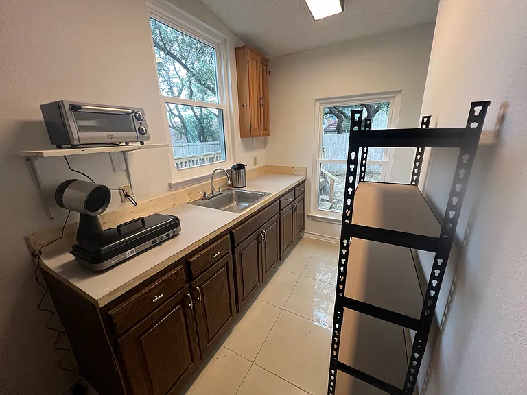 3915 Hunters Crest St — Photo 29