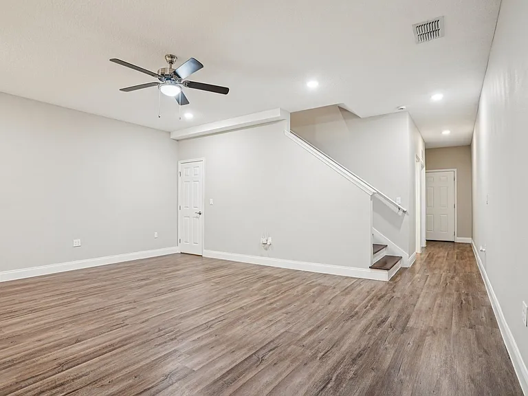 Eleven Oaks — Photo 45