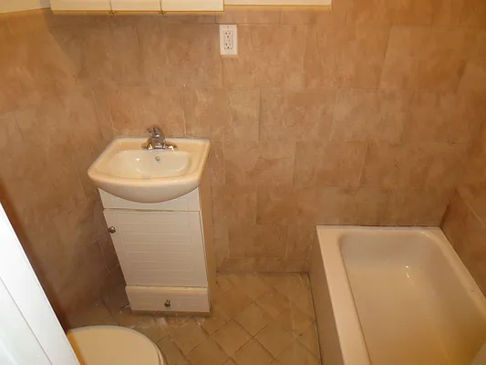 Rented by Parlor Real Estate Corp | media 13
