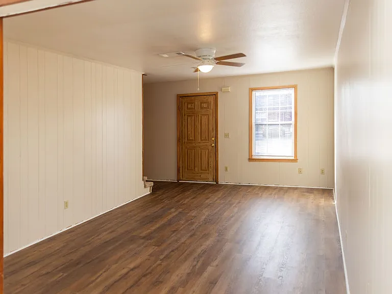 206 Taylor Dr — Photo 3