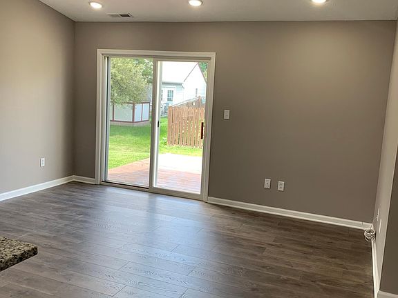 4th image of 271 Glenwood Ct